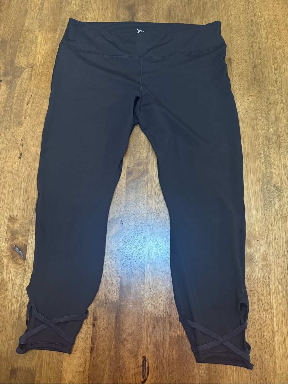 Old Navy Active Plus Size Black Capri Leggings with Crisscross Hem Detail 2X